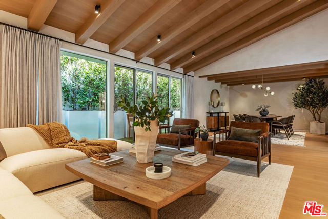 365 Norcroft Avenue, Los Angeles CA: https://media.crmls.org/mediaz/e9c4ebfb-273b-4288-8bc0-387d0ab2450f.jpg
