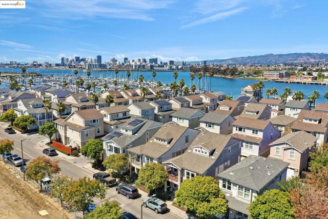 1623 Fortmann Way, Alameda CA: https://media.crmls.org/mediaz/e9c50820-b4a4-49f0-ac09-8fadbfea1a3d.jpg