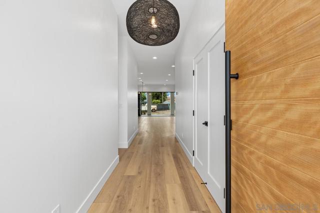 1826 Galveston St, San Diego CA: https://media.crmls.org/mediaz/e9c5b042-7dc8-4456-b29b-837c6fc83d77.jpg