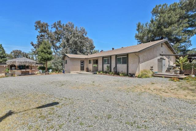 17915 Mark Lee Dr, Jamul CA: https://media.crmls.org/mediaz/e9c5c8b8-0900-4e1c-b598-5d657065e4c6.jpg
