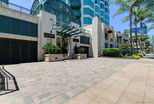 2500 6Th Ave, San Diego CA: https://media.crmls.org/mediaz/e9c6170f-d472-4eb4-85bd-ed92377fac51.jpg
