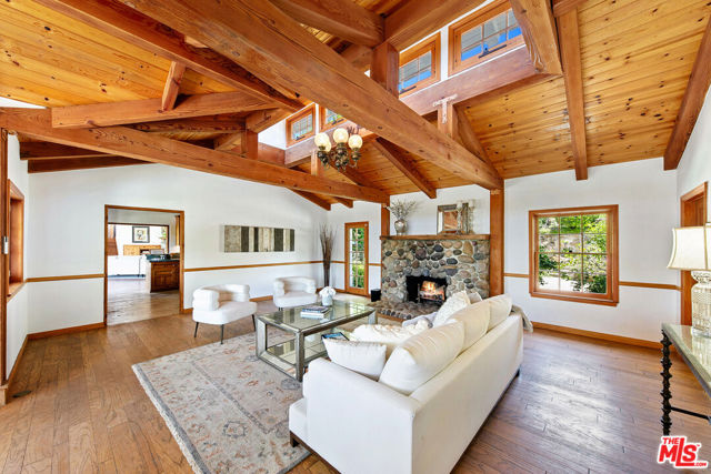 33269 Mulholland Highway, Malibu CA: https://media.crmls.org/mediaz/e9c66bf3-561e-422e-acb1-ede6ea589fb5.jpg