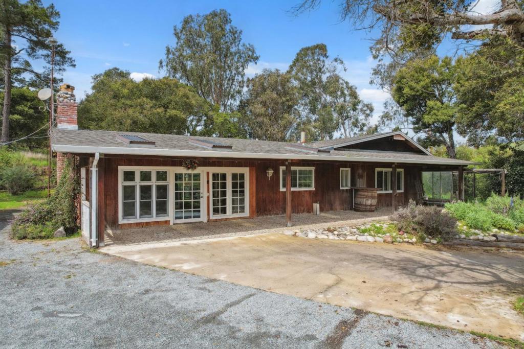 384 Crazy Horse Canyon Road