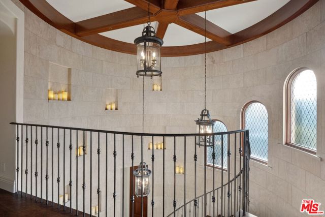 6882 Arizona Avenue, Los Angeles CA: https://media.crmls.org/mediaz/e9c6e3fa-09df-46ca-b37a-6c5a3deb4bbe.jpg
