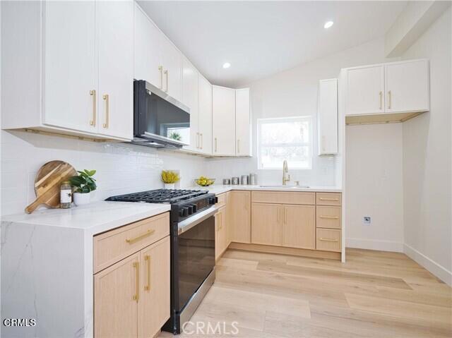 Detail Gallery Image 2 of 6 For 7223 Fallbrook Ave, West Hills,  CA 91307 - 1 Beds | 1 Baths