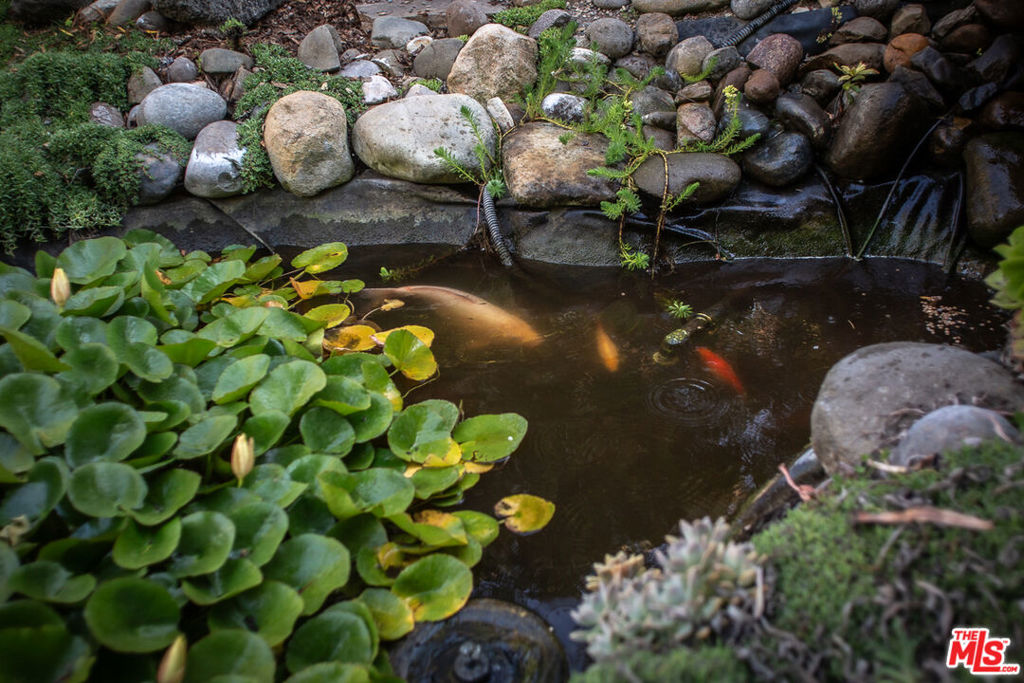 https://media.crmls.org/mediaz/e9c7e0bd-470c-4915-af5b-98b21c0f27da.jpg?preset=X-Large
