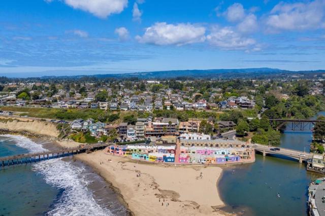 1435 Ruby Court, Capitola CA: https://media.crmls.org/mediaz/e9c81b03-8f04-4a67-953c-ee953e9f425d.jpg