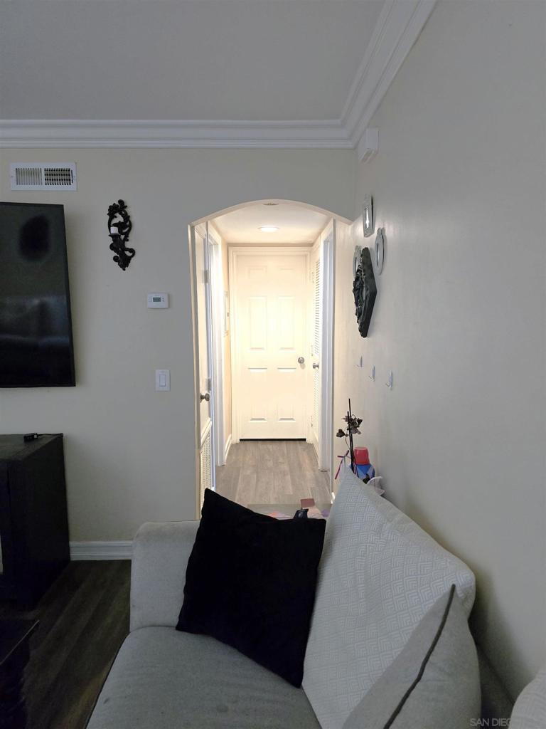 https://media.crmls.org/mediaz/e9c8258e-84eb-43e5-aa76-5ca2c5934f17.jpg?preset=X-Large