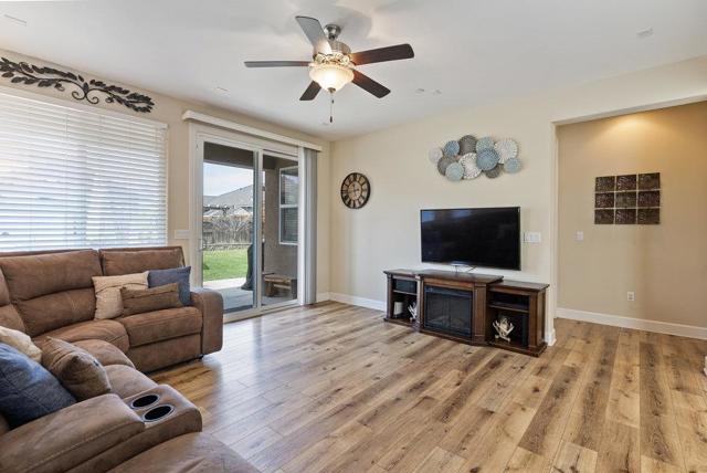 1618 Lily Court, Hollister CA: https://media.crmls.org/mediaz/e9c82673-6375-4750-9b9b-1213f89c8bc6.jpg