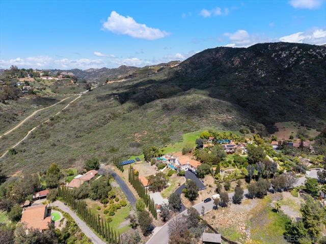 26036 38 Kaywood Terrace, Escondido CA: https://media.crmls.org/mediaz/e9c8422a-14e6-47a8-bf45-6e5a25ffab7a.jpg