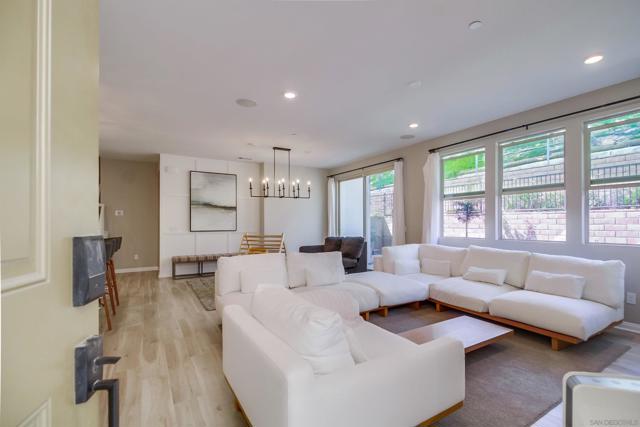 2304 Trevi Cir, Chula Vista CA: https://media.crmls.org/mediaz/e9c86228-f3d6-4065-acf4-0b3e8ebc4fe6.jpg