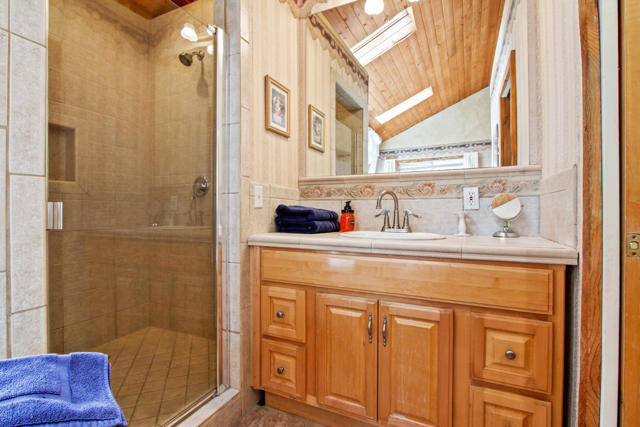 43630 Rainbow Lane, Angelus Oaks CA: https://media.crmls.org/mediaz/e9c87a46-b00b-4c69-a380-c097cbcdb746.jpg