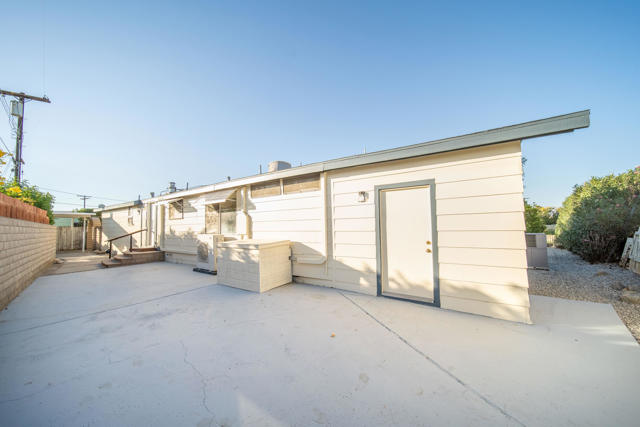 33440 Carlsbad Circle, Thousand Palms CA: https://media.crmls.org/mediaz/e9c88ab6-ff47-4d4b-88fe-0018713a559c.jpg