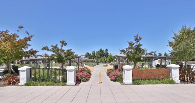 3917 Pyramid Way, Mountain View CA: https://media.crmls.org/mediaz/e9c88df9-3fd5-4567-b99a-02957190a822.jpg