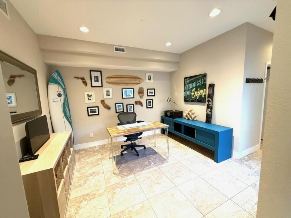 https://media.crmls.org/mediaz/e9c8a351-28e7-48da-97cc-119fdefcc4cd.jpg?preset=X-Large