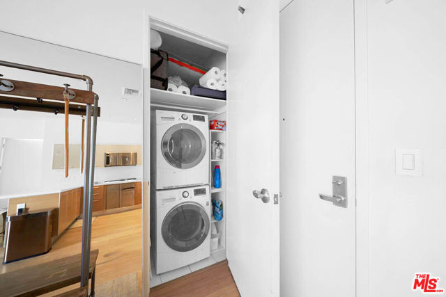 801 S Grand Avenue, Los Angeles CA: https://media.crmls.org/mediaz/e9c94edd-5e84-4b06-ac2f-f4f85fc17550.jpg