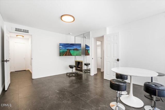Detail Gallery Image 15 of 27 For 11645 Montana Ave #126,  Los Angeles,  CA 90049 - 1 Beds | 1 Baths