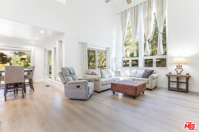 1712 Woodland Drive, Pine Mountain Club CA: https://media.crmls.org/mediaz/e9c9ea42-226a-48be-b7d9-f92db9449234.jpg