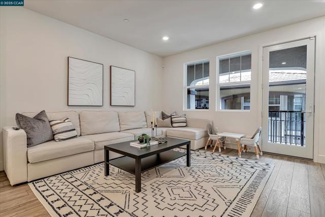 39103 Via Vicenza, San Ramon CA: https://media.crmls.org/mediaz/e9c9f559-d40e-439c-8354-64f674623835.jpg