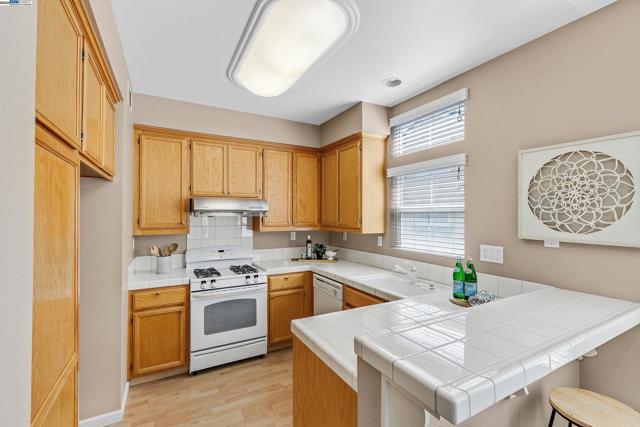 3463 Ellery Cmn, Fremont CA: https://media.crmls.org/mediaz/e9ca26dd-26d3-428b-abc1-b202ea7ecc39.jpg