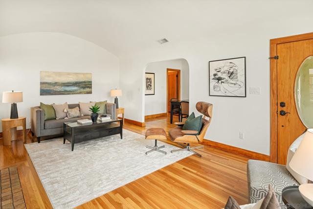 4605 4607 Terrace Dr, San Diego CA: https://media.crmls.org/mediaz/e9ca3b74-b350-4026-9233-bcd71f8e6f66.jpg
