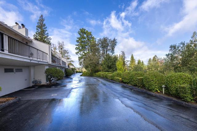 166 Sand Hill Circle, Menlo Park CA: https://media.crmls.org/mediaz/e9cabf1b-d700-4e08-8096-a5c1caa5e119.jpg