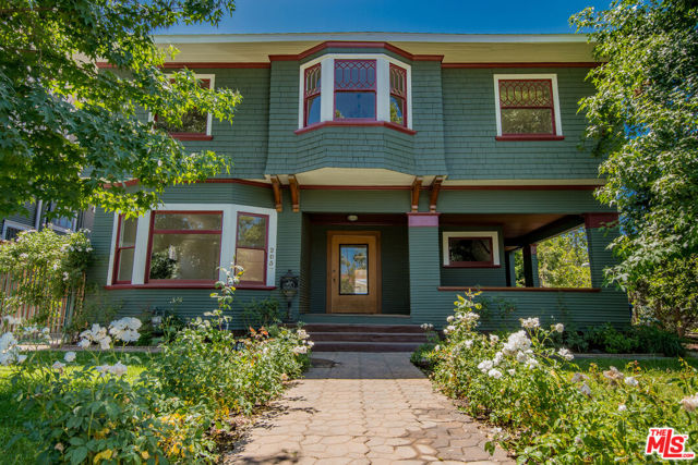 2057 S Oxford Avenue, Los Angeles CA: https://media.crmls.org/mediaz/e9cb4e6a-c971-4316-9fc1-7c897d10e398.jpg