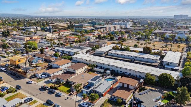 434 Del Mar Ct, Chula Vista CA: https://media.crmls.org/mediaz/e9cb640b-ed16-401b-b129-0f3214b21316.jpg