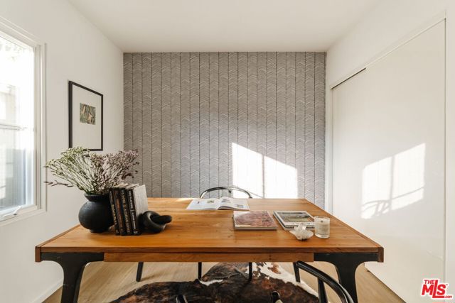 4128 Baywood Street, Los Angeles CA: https://media.crmls.org/mediaz/e9cbc35d-5bc2-4974-b833-44d700d2cde0.jpg