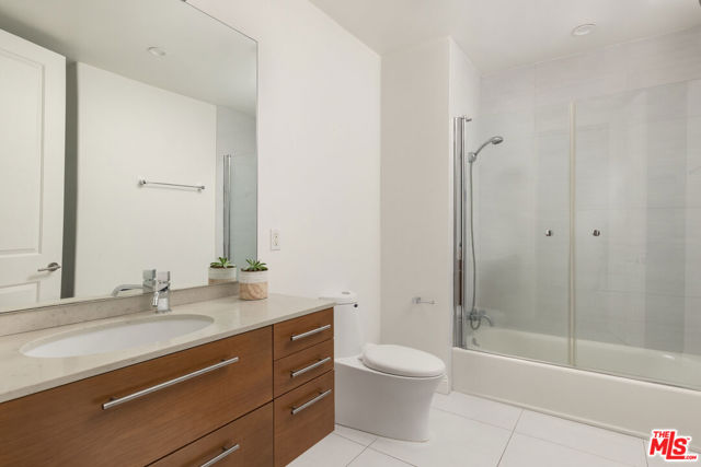 8121 Norton Avenue, West Hollywood CA: https://media.crmls.org/mediaz/e9cbf03c-3f84-4015-8770-7e8d65d7b1ce.jpg