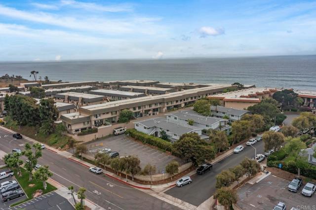 151 Del Mar Shores Terrace, Solana Beach CA: https://media.crmls.org/mediaz/e9cbf094-d18d-401f-86f3-80ee6c16c800.jpg