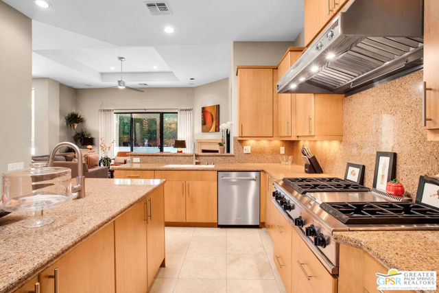 39700 Keenan Drive, Rancho Mirage CA: https://media.crmls.org/mediaz/e9cc2951-6531-46a2-a5a4-00163187be6d.jpg