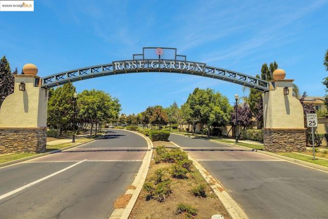 2743 Cathedral Cir, Brentwood CA: https://media.crmls.org/mediaz/e9cd1b3b-6534-48a2-b9d7-98c06dfe114a.jpg