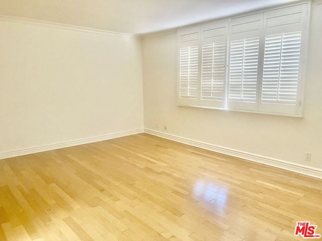 1097 S Bedford Drive, Los Angeles CA: https://media.crmls.org/mediaz/e9cd1f11-f526-4d46-ab9c-27afe8195edd.jpg