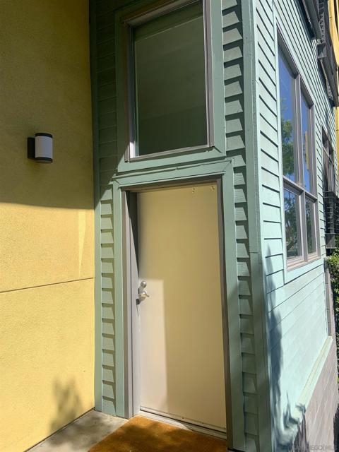 889 Date St, San Diego CA: https://media.crmls.org/mediaz/e9cd3841-15a7-45e6-98ed-0f9c83c94472.jpg