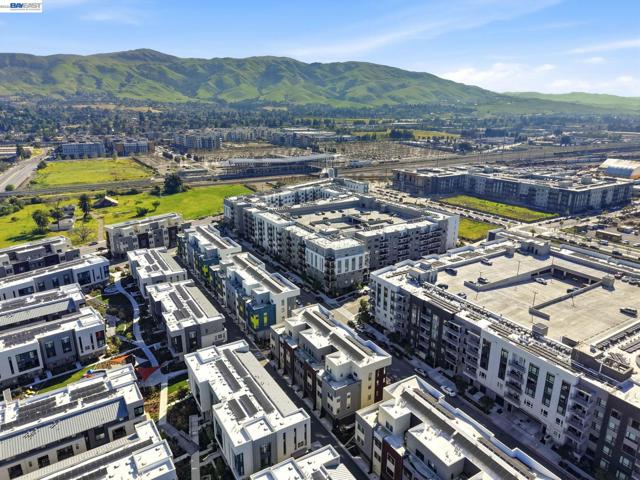 3265 Internet Cmn, Fremont CA: https://media.crmls.org/mediaz/e9cd4400-dc57-44c8-aa1b-a5588771e860.jpg