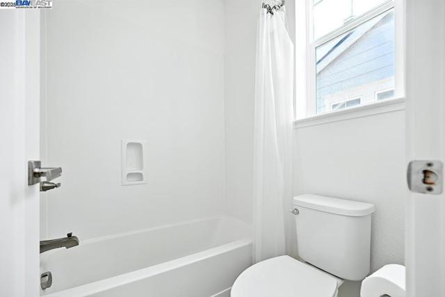 2100 Carbondale, Dublin CA: https://media.crmls.org/mediaz/e9cd52c6-c899-4004-8775-b4c4400721fd.jpg