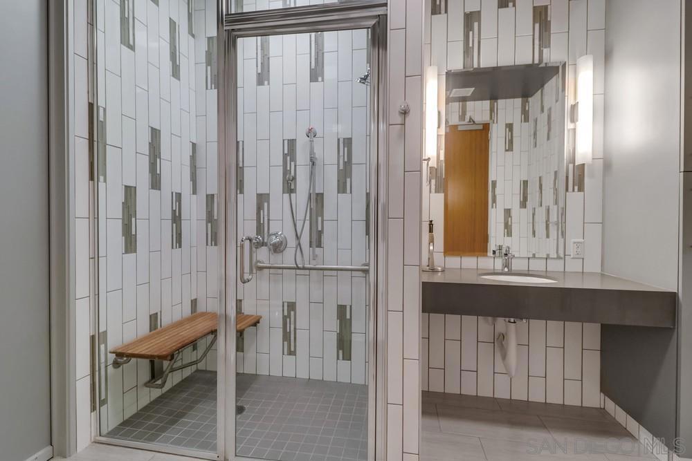 MLS #250032382SD img 18