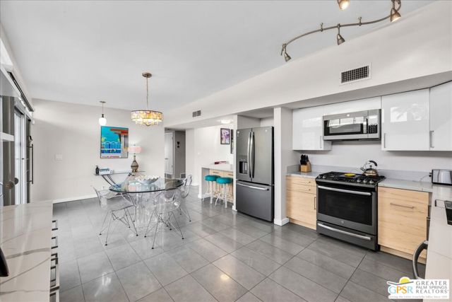 3351 E Paseo Barbara, Palm Springs CA: https://media.crmls.org/mediaz/e9cec608-5e99-4654-b28d-b3210912bed1.jpg