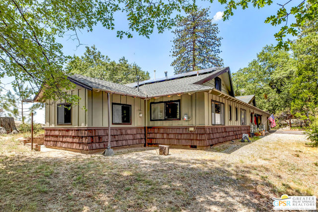 21395 Highway 243, Idyllwild CA: https://media.crmls.org/mediaz/e9cf4677-bf3e-4a5d-bf5d-b6bc0eef53ee.jpg