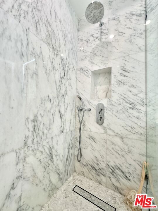 999 N Doheny Drive, West Hollywood CA: https://media.crmls.org/mediaz/e9cf63de-bb1a-44a4-b636-a757ced9ddfb.jpg