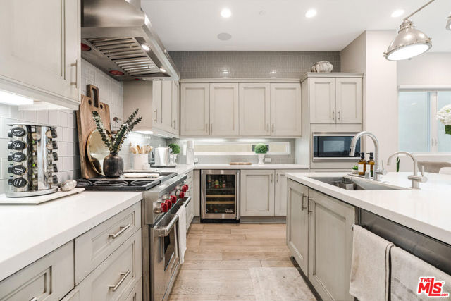 5929 Coral Place, Playa Vista CA: https://media.crmls.org/mediaz/e9cfb71c-5a9a-41ad-a5a2-9484ce609b00.jpg