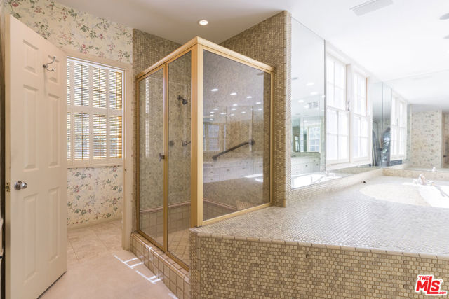 12386 Ridge Circle, Los Angeles CA: https://media.crmls.org/mediaz/e9cfdf5b-5f14-4ed8-a497-10c505bded13.jpg