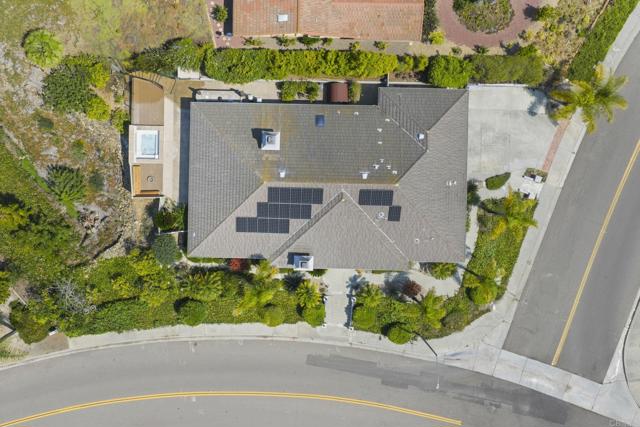 1176 LA SOMBRA Drive, San Marcos CA: https://media.crmls.org/mediaz/e9d0067c-a313-4493-a1de-39bd882ea723.jpg
