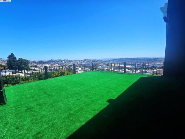 250 Mansell Street, San Francisco CA: https://media.crmls.org/mediaz/e9d08880-3a3e-496a-9f36-c736a7947427.jpg