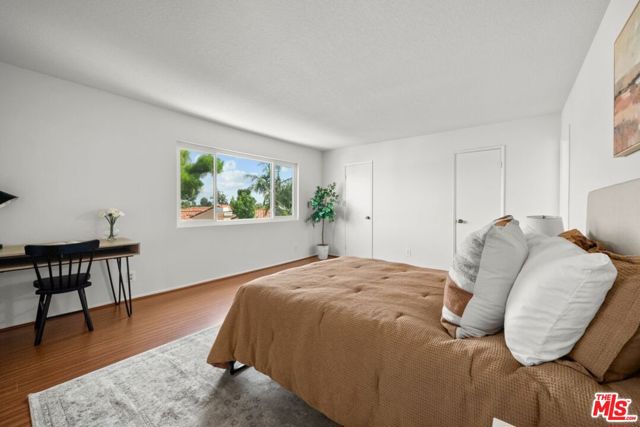 5840 Etiwanda Avenue, Tarzana CA: https://media.crmls.org/mediaz/e9d13bb8-a154-4a27-8ac2-5494e39b4cf6.jpg