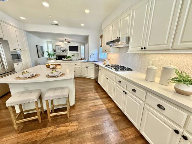 1164 Lexington Way, Livermore CA: https://media.crmls.org/mediaz/e9d14654-f2e3-46a0-9dce-eae53ec6c432.jpg