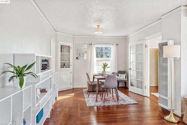 3757 Lincoln Ave, Oakland CA: https://media.crmls.org/mediaz/e9d15a89-da85-483b-9029-29d3b0e8bd3d.jpg