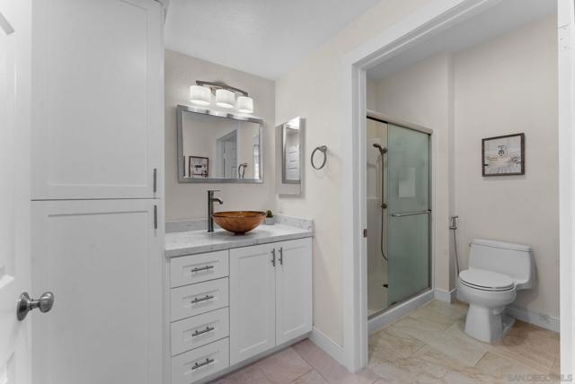 18622 Caminito Cantilena, San Diego CA: https://media.crmls.org/mediaz/e9d15bee-e7b7-41bd-9f98-ce72a7e085c8.jpg