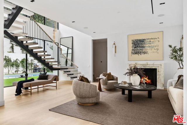 10950 Verano Road, Los Angeles CA: https://media.crmls.org/mediaz/e9d18b6c-6daa-4ef1-ba1b-d3e6c178fe66.jpg